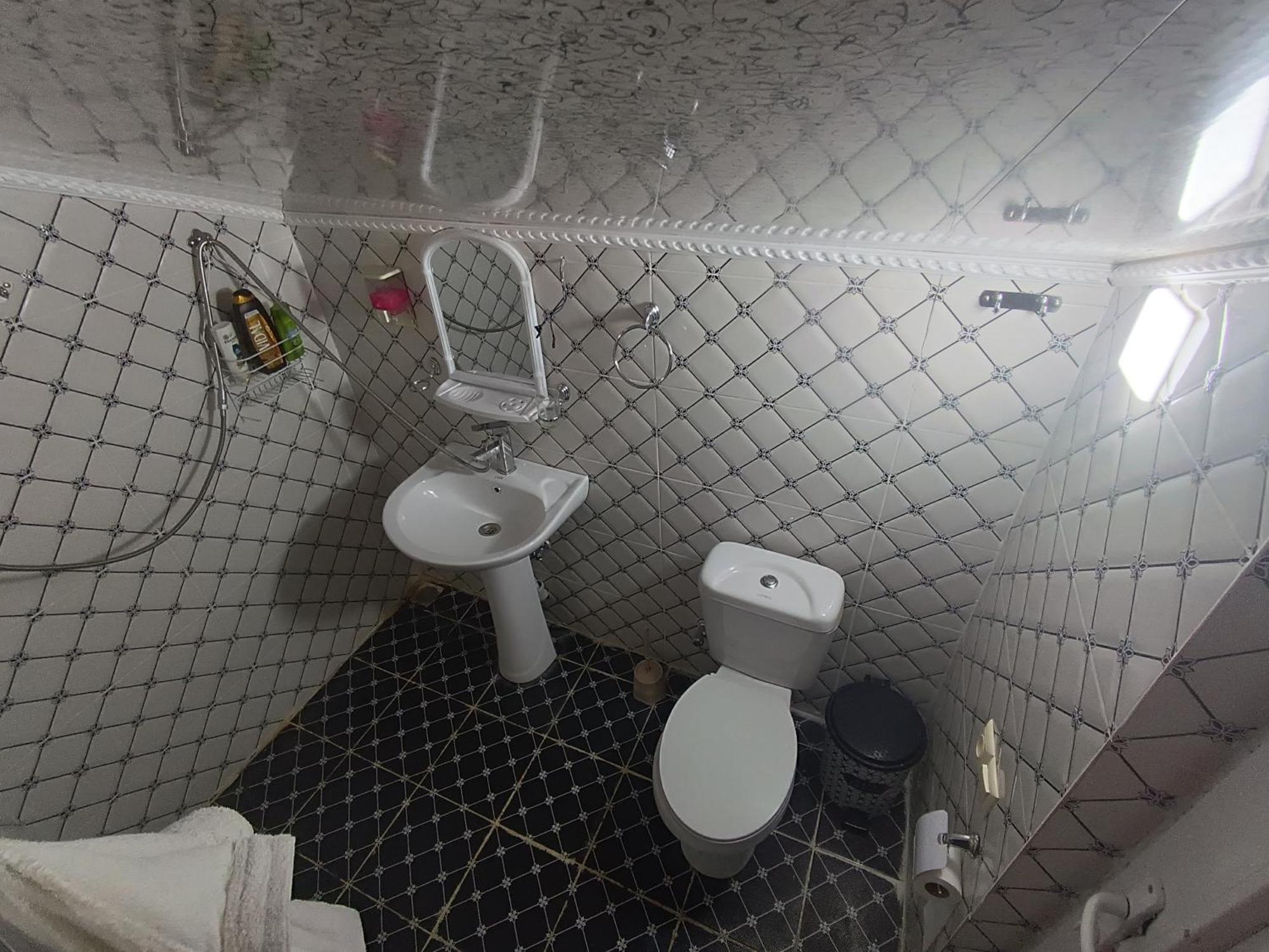 Light House Hotel Kutaisi Room photo